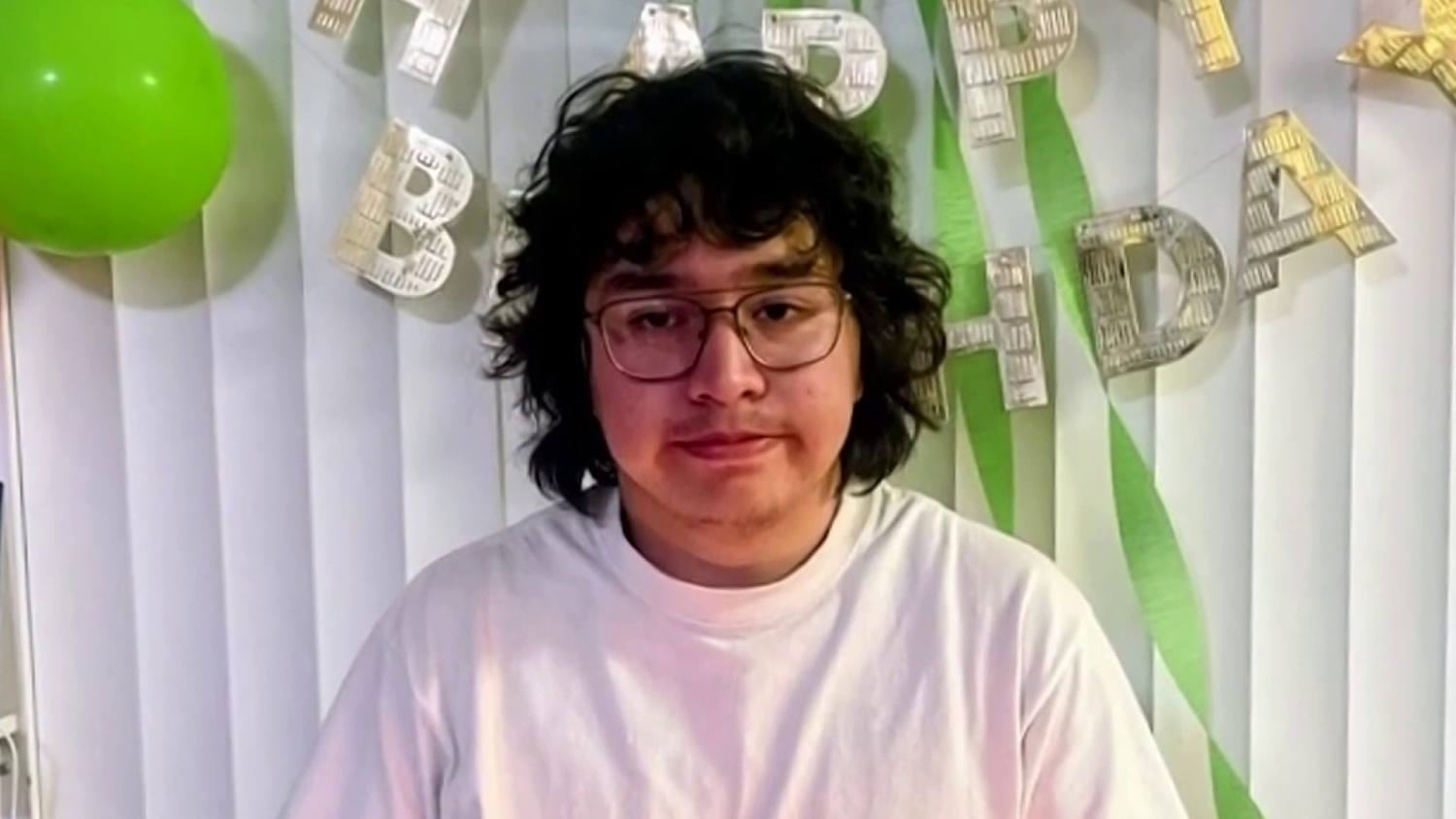 La policía revisa videos para esclarecer la muerte de un estudiante tras una caída en Los Ángeles