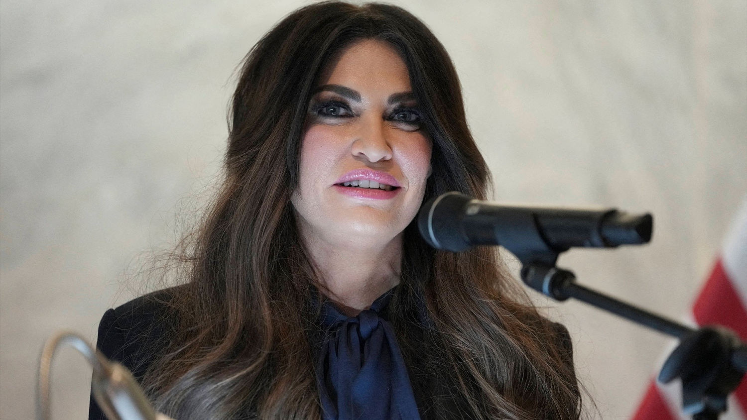 Kimberly Guilfoyle deja la embajada de EE.UU. en Grecia tras denuncias y a pedido de la Casa Blanca