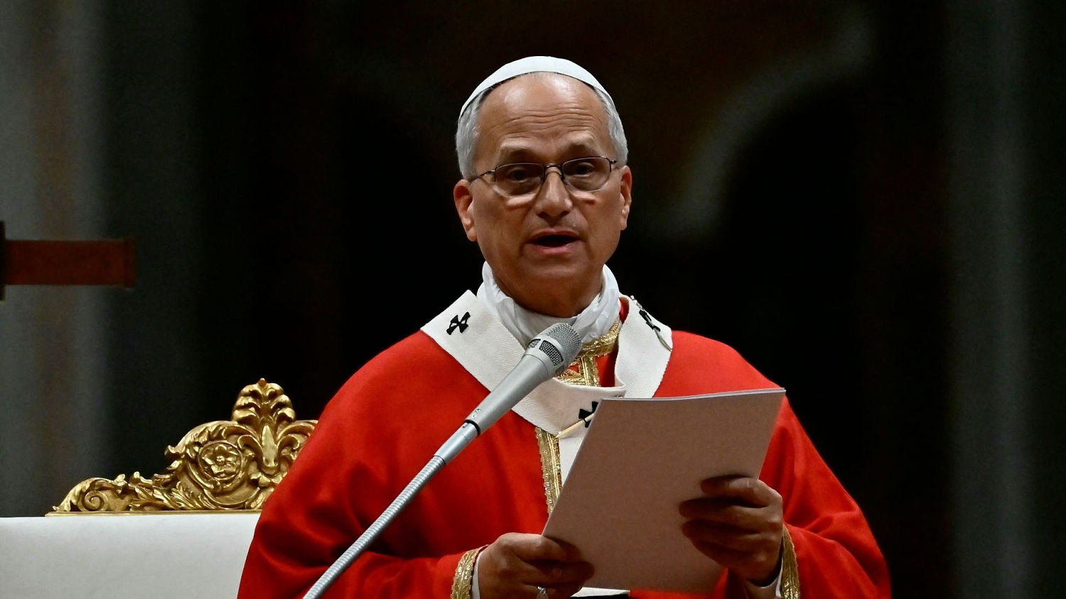 Una oncóloga cree que "es muy probable" que el papa pase meses en tratamiento del cáncer