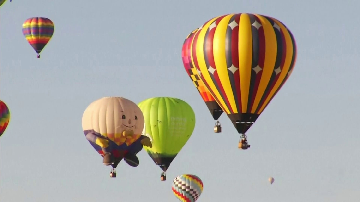 El cielo de Albuquerque se llena de color por cientos de globos aerostáticos
