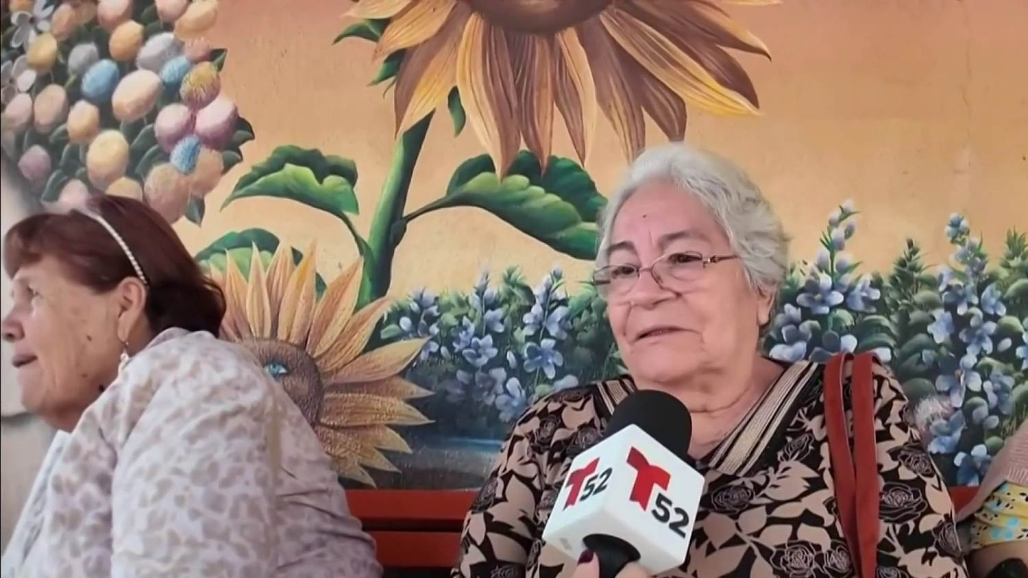 Residentes de Los Ángeles piden a candidatas a la alcaldía resolver la indigencia