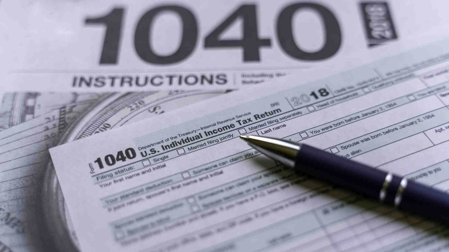 Una nueva pregunta del IRS preocupa a inmigrantes que declaran impuestos: esto es lo que busca saber