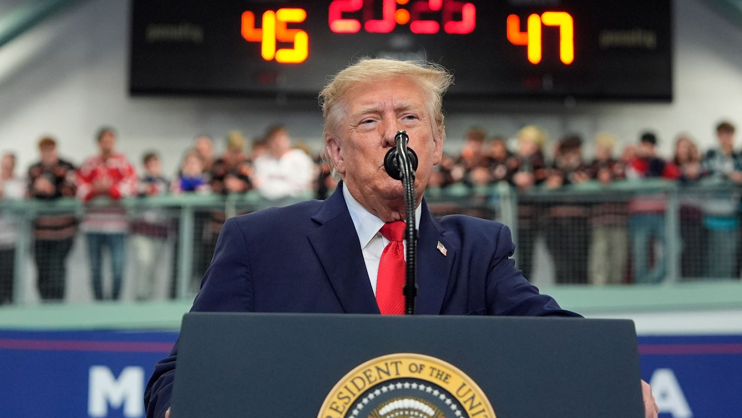 Trump repite su promesa de entregar cheques de 5,000 dólares si ganan los republicanos en noviembre