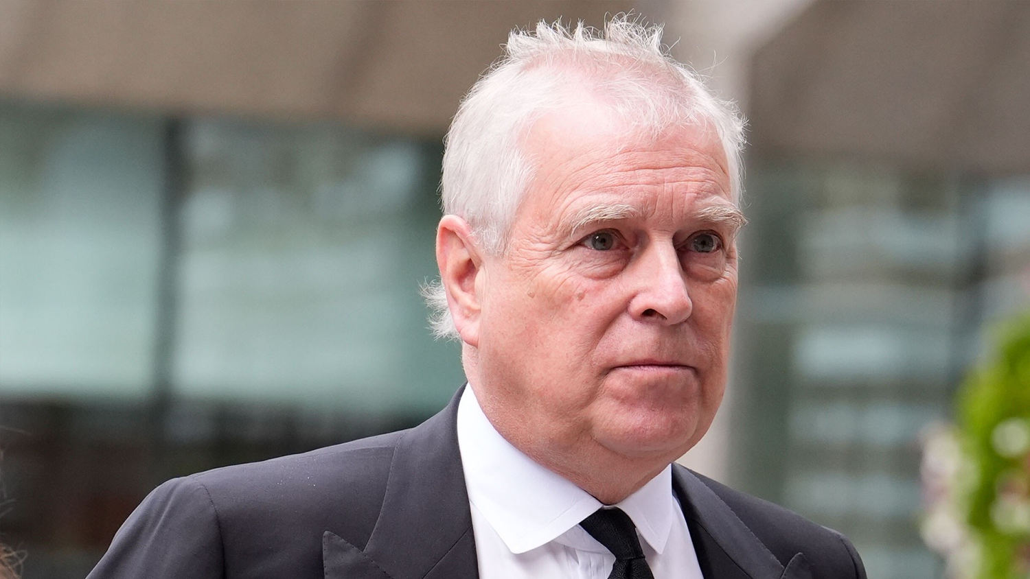 Reportan que expríncipe Andrew demandó a la policía británica por su detención y registro de su casa