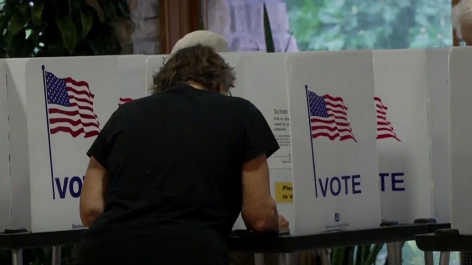 Casi el 80% de los votantes latinos está preocupado por el costo de la vida