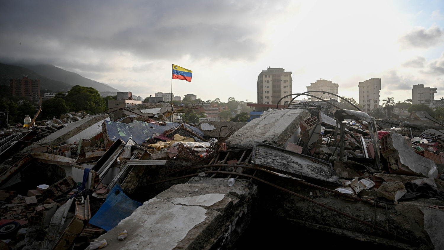 Se cumplen tres meses de los terremotos en Venezuela que dejaron miles de muertos y desaparecidos