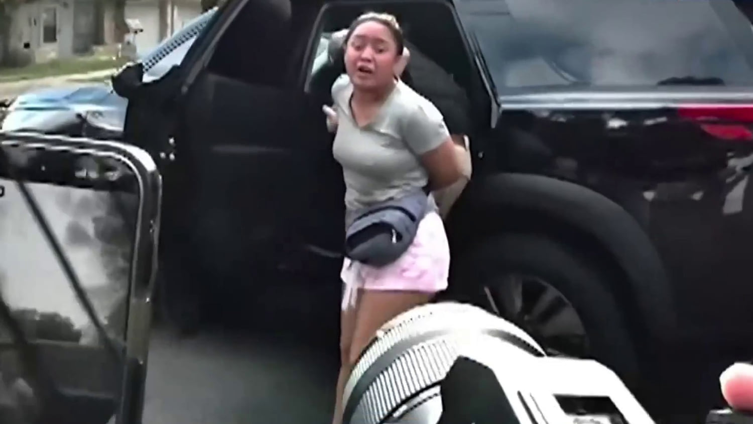 Vea el momento en que ICE detiene a una madre hondureña que suplica por sus hijas en Texas