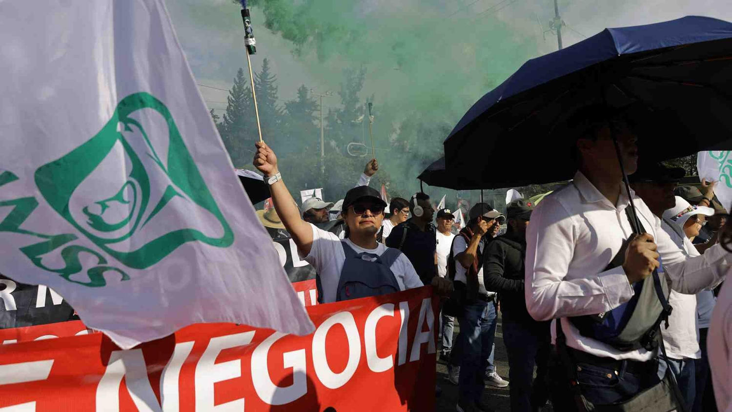 La crisis en hospitales de México provoca protestas de médicos y enfermeras por falta de insumos