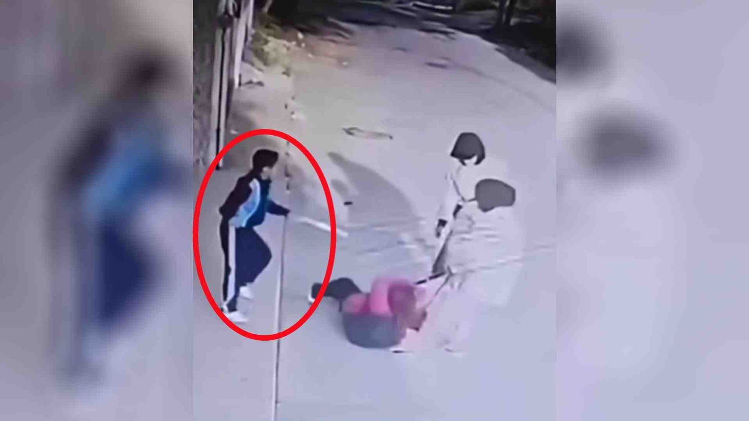 Vea el momento en que un niño intenta defender a su madre durante un asalto en el Estado de México