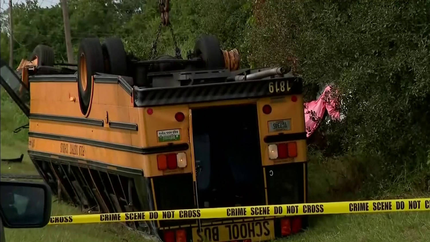 Un choque entre un autobús escolar y un 'jeep' deja dos personas muertas en Winter Haven, Florida