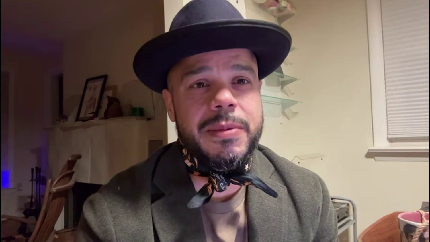 Un artista usa la cerámica para contar historias de su comunidad y representar la cultura boricua