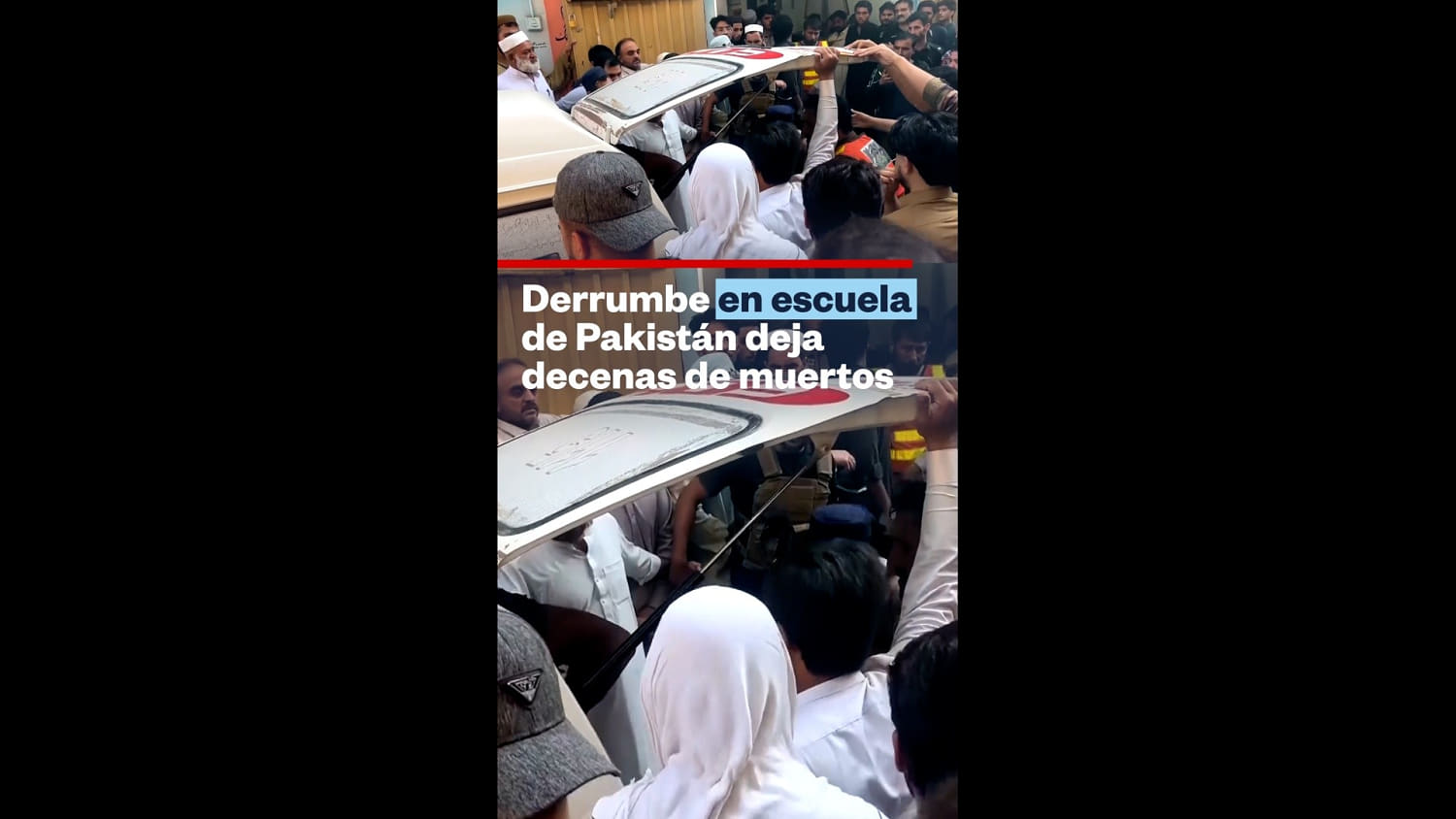 Al menos 32 niños y una maestra murieron tras el colapso del techo de una escuela en Pakistán
