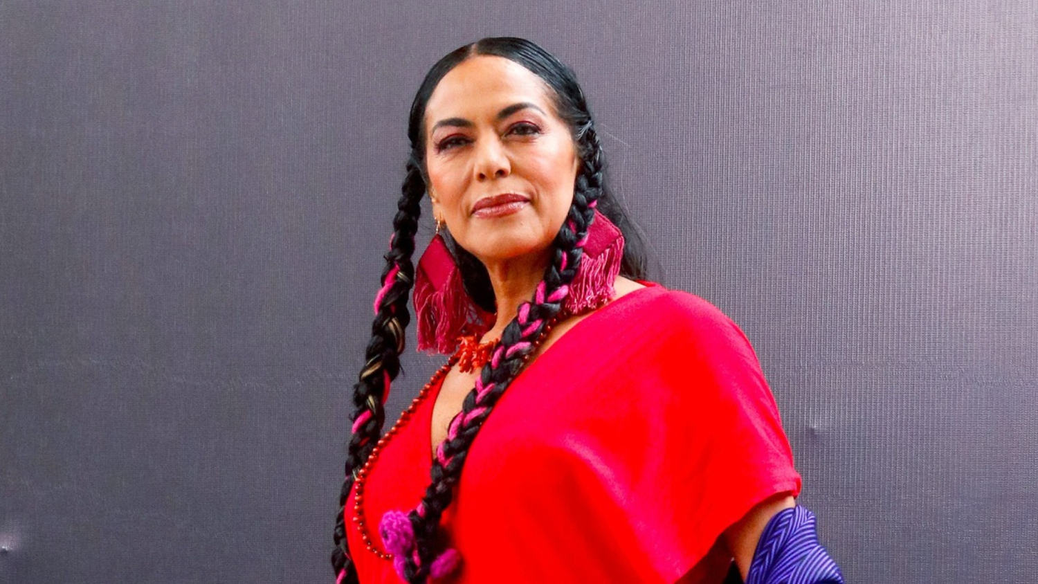 Lila Downs inicia su gira por Estados Unidos y habla de cómo mantiene vivas sus raíces indígenas