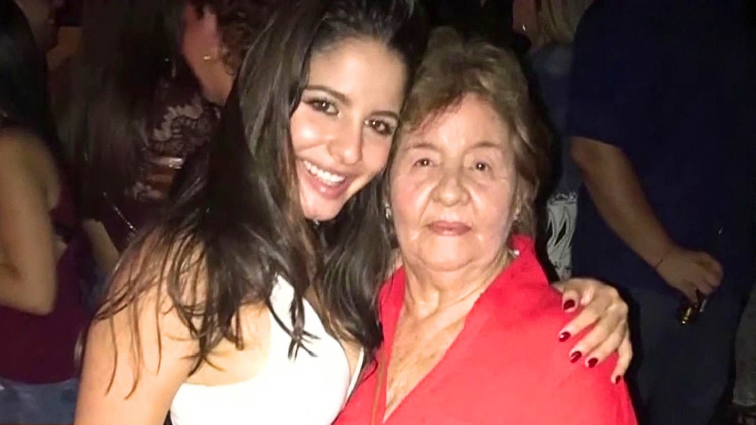 Esta joven colombiana emprendió honrando la memoria de su abuela con su sazón