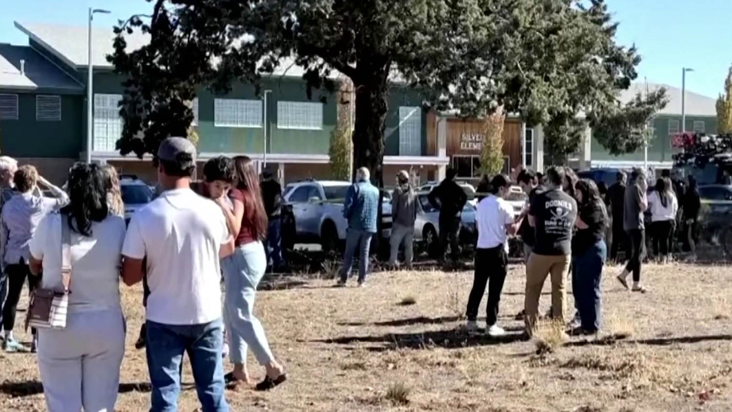 Siete familias viven momentos de dolor tras el ataque armado en una escuela primaria de Bend, Oregon