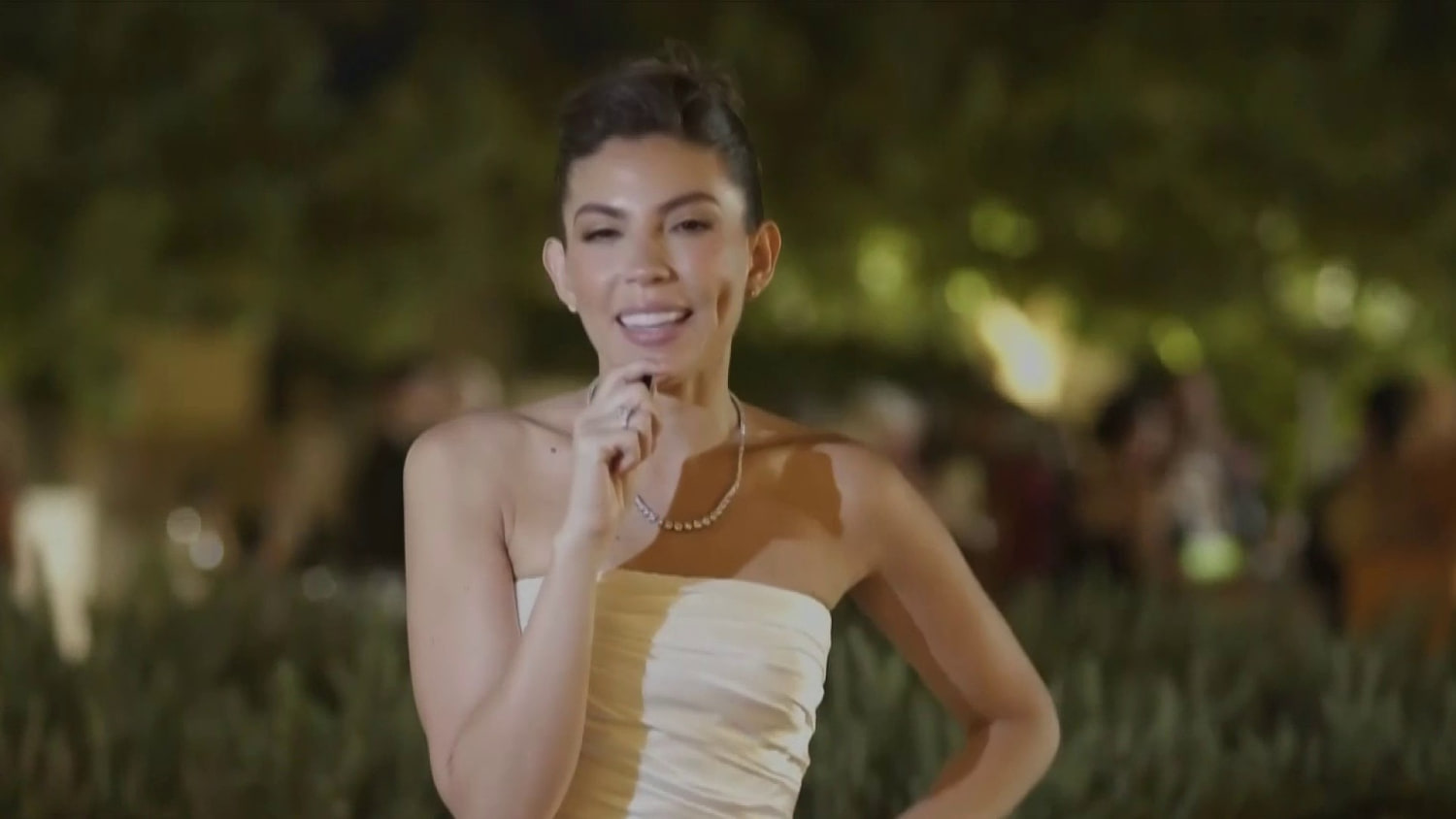 Vestida de blanco y con una entrada a caballo: vea imágenes de la boda de nuestra Nicole Suárez