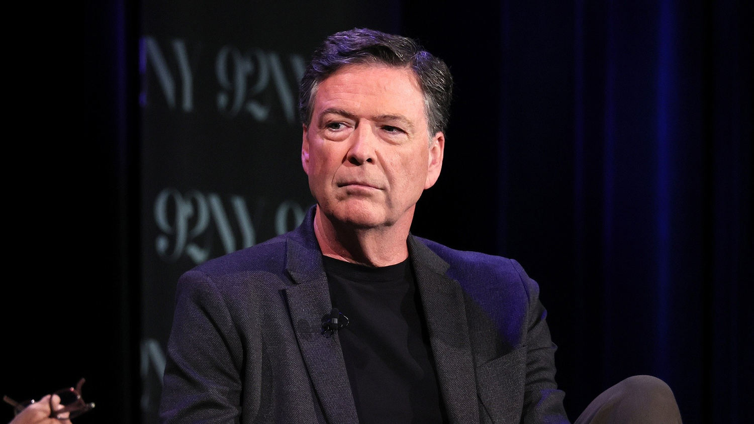El exdirector del FBI James Comey enfrenta nuevos cargos por presunta filtración de información
