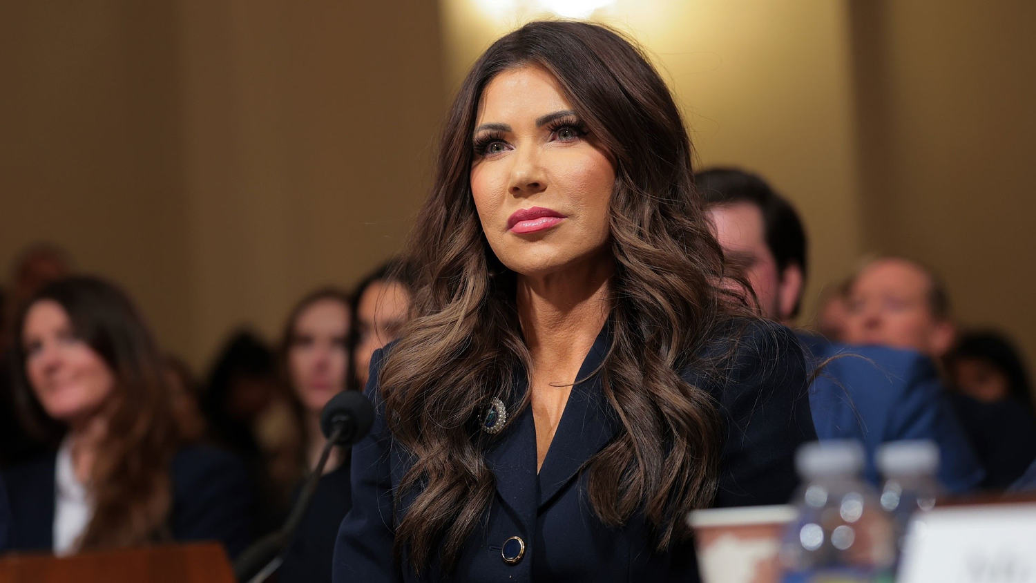 Reportan que Kristi Noem presentó una demanda de divorcio contra su esposo