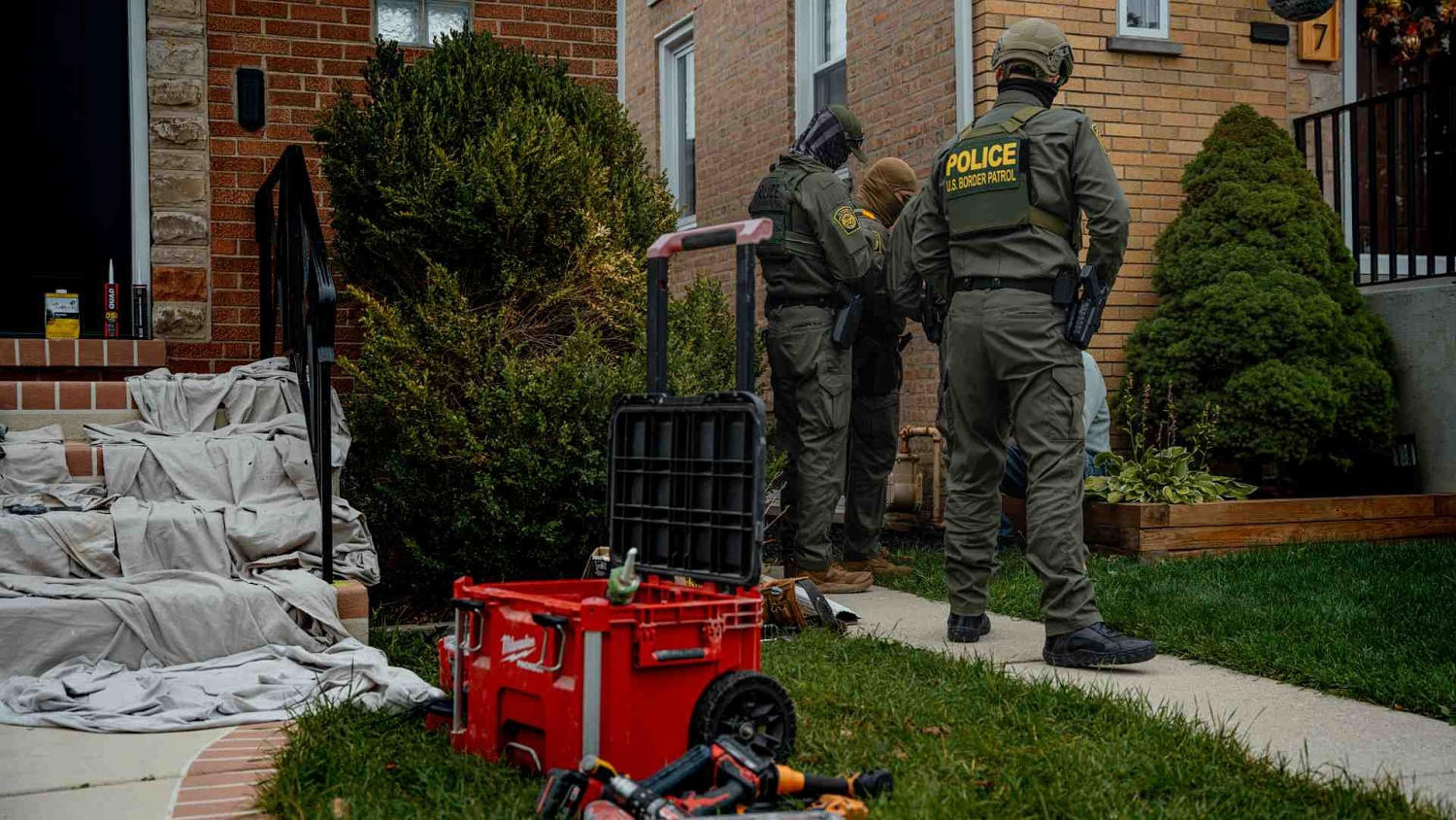 El DHS afirma que las redadas de ICE reducen los costos de los alquileres