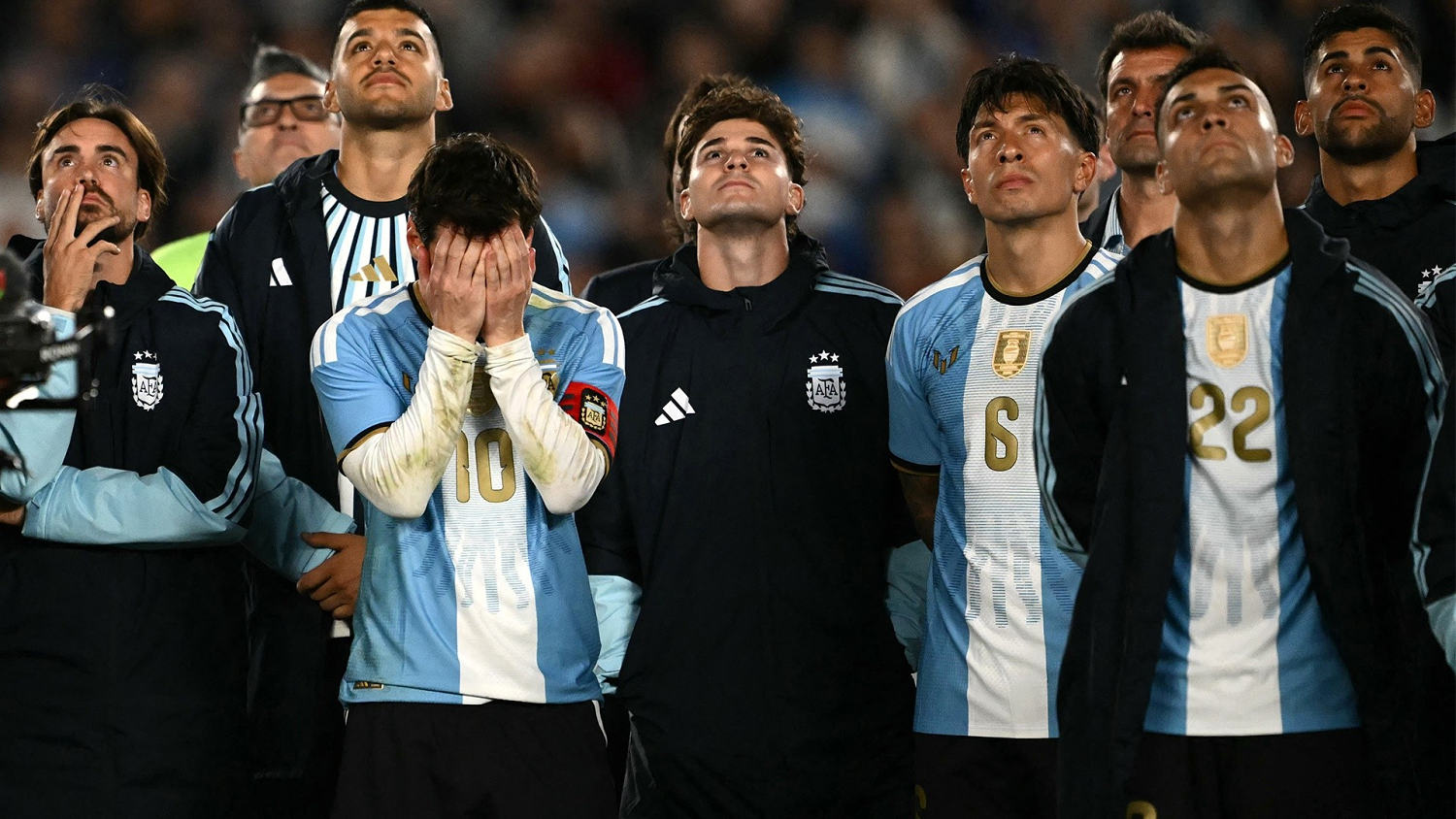 Los aficionados agradecen a Messi los años de alegrías en su despedida con la selección Argentina