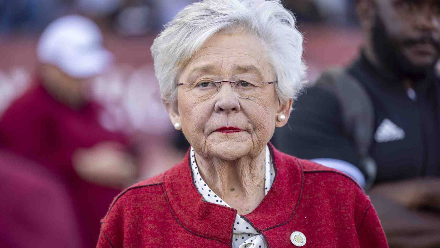Kay Ivey suspende controles sobre el diésel teñido ante los altos costos en Alabama