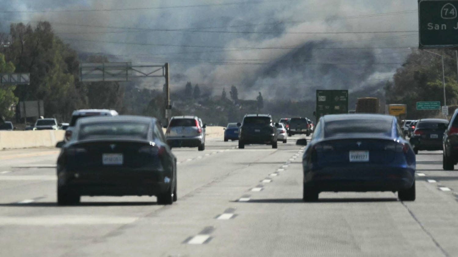 Alertan por la dañina calidad del aire en California debido a los incendios forestales