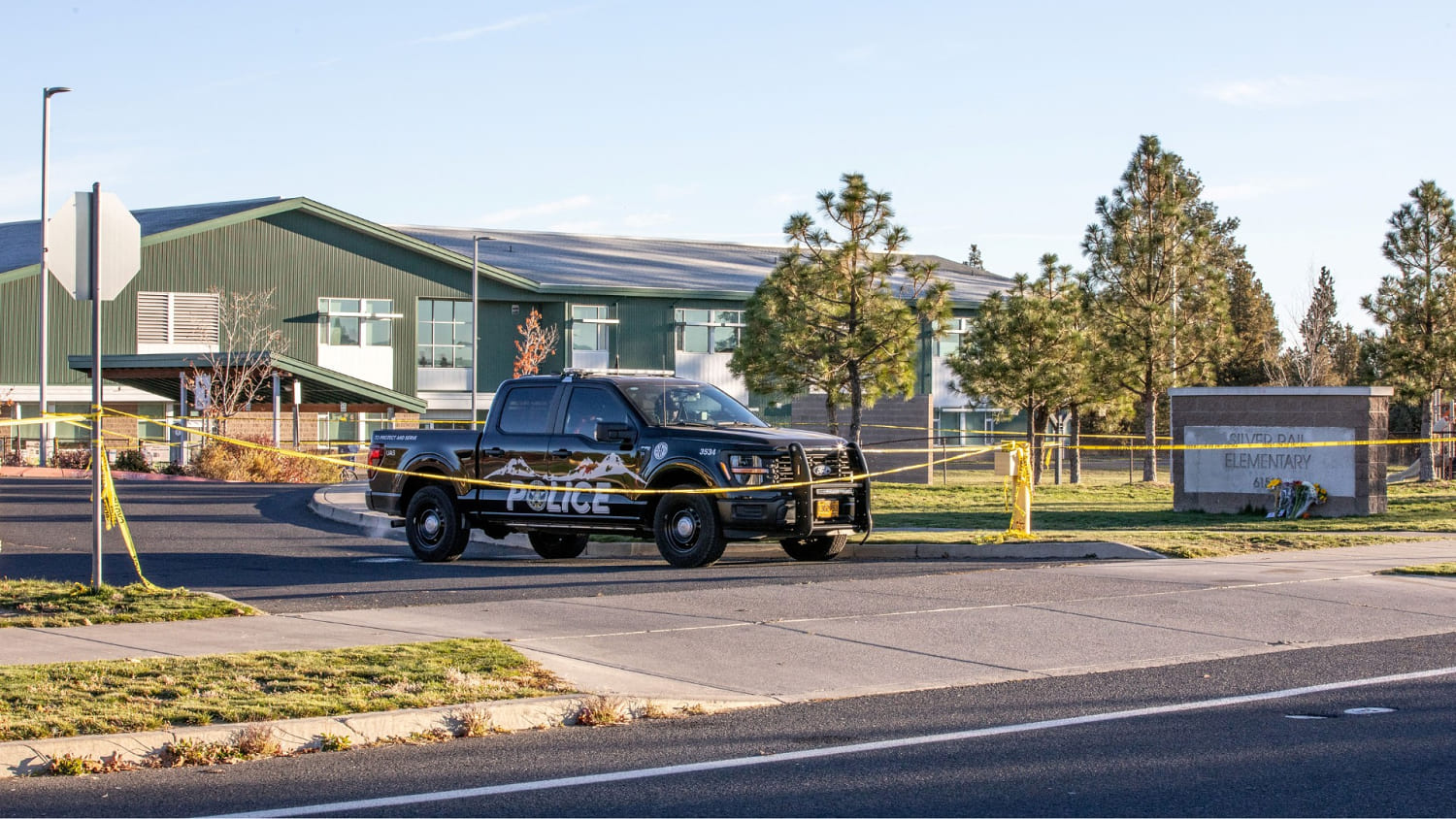 El atacante en la escuela de Oregon usó escopeta comprada por su madre el día de su cumpleaños