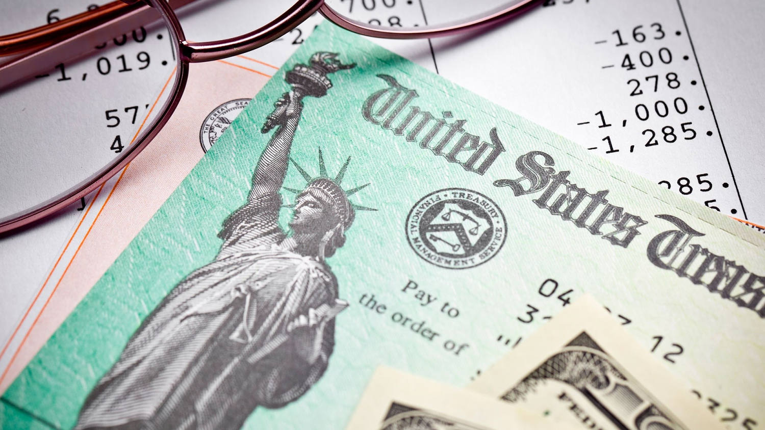 Vea quiénes podrían recibir los cheques de $500 que anunció Trump