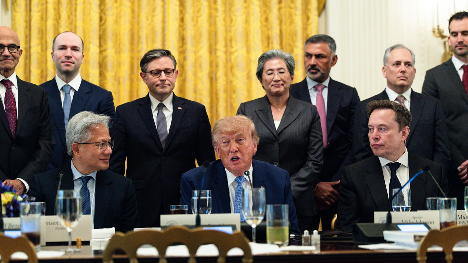 Trump dice que el documento firmado por empresas de IA para autoregularse es "moralmente vinculante"