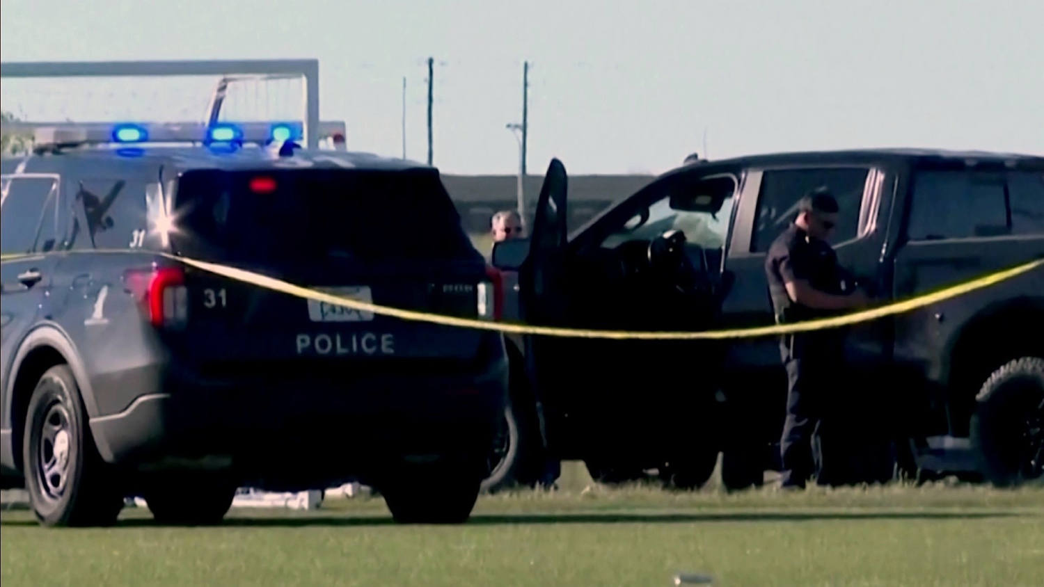 Dos personas murieron luego de que una camioneta irrumpió un campo de fútbol en Kansas