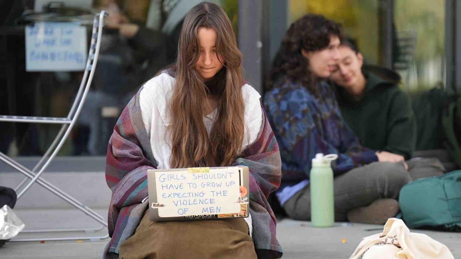 Los alumnos de Cornell apoyan con una sentada de siete horas a la denunciante de violación grupal