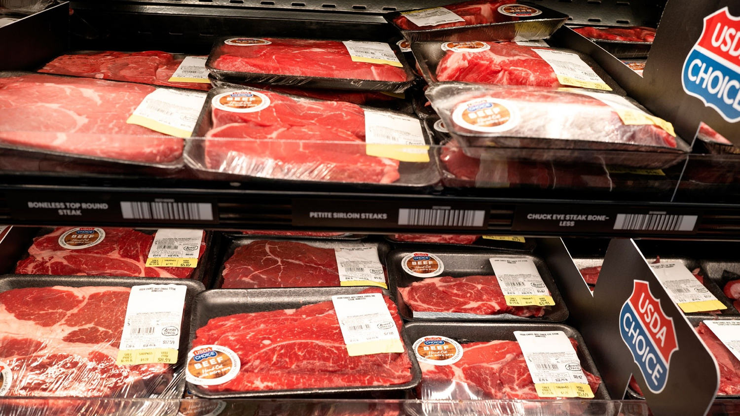 La industria ganadera advierte que las redadas migratorias están encareciendo la carne
