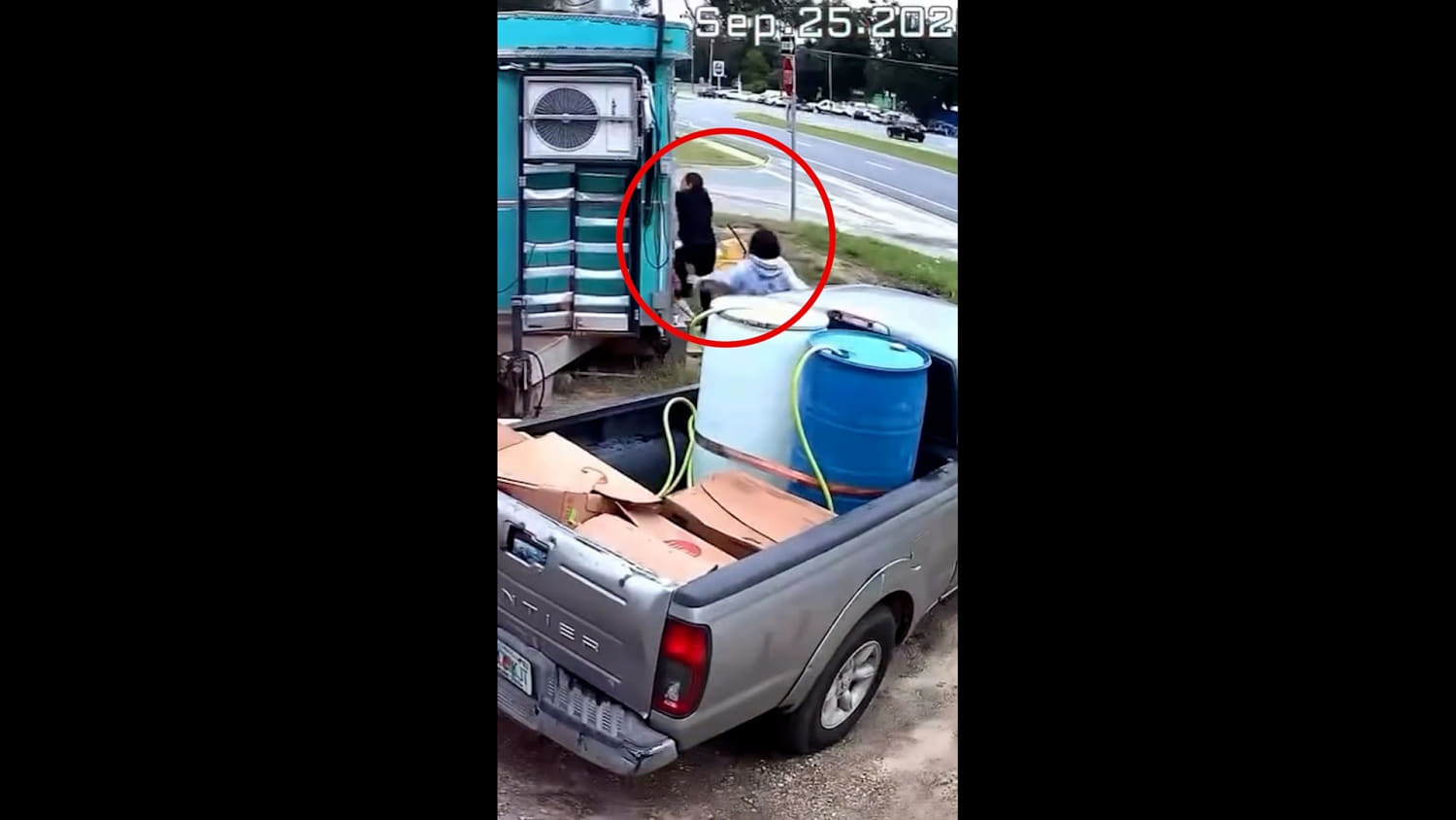 Trabajadores de una taquería huyen de agentes de ICE en Florida