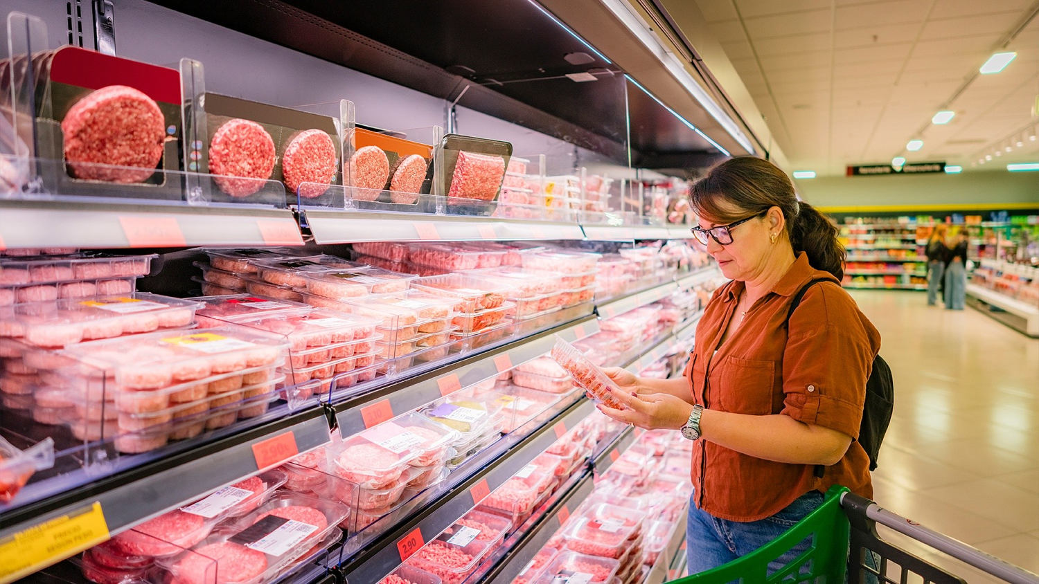 “Nosotros hacemos el trabajo duro”: redadas migratorias golpean la cadena de producción de carne