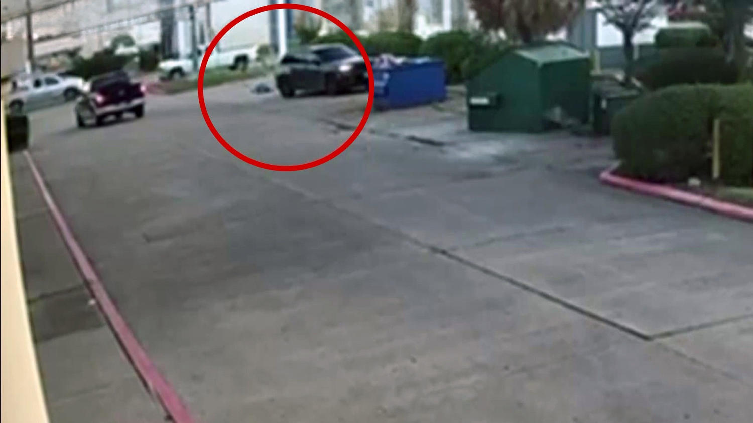 Captan cómo vehículo de ICE atropella a un hombre en Houston