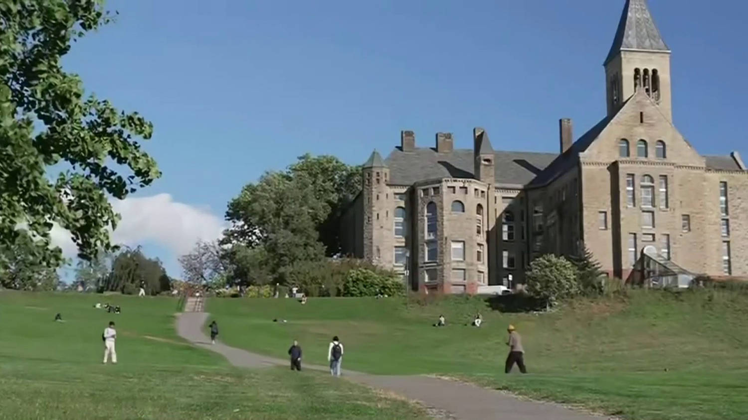 La víctima de supuesta violación en Cornell afirma que fue prostituida y usada como carnada
