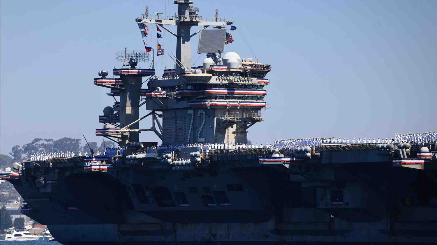 El portaviones USS Abraham Lincoln regresa a San Diego tras 325 días en alta mar