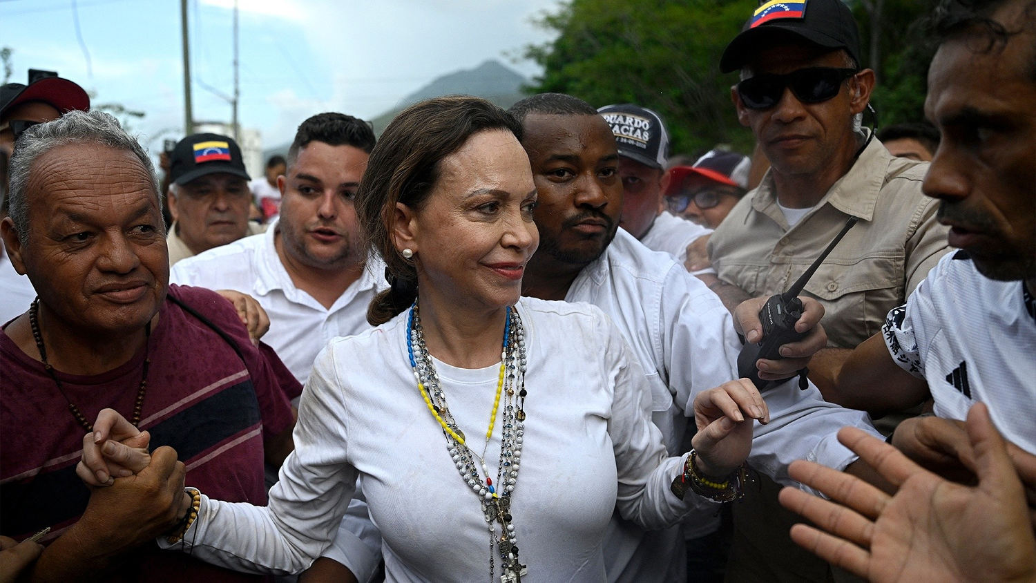 María Corina Machado visita La Guaira, una de las zonas más afectada por los terremotos
