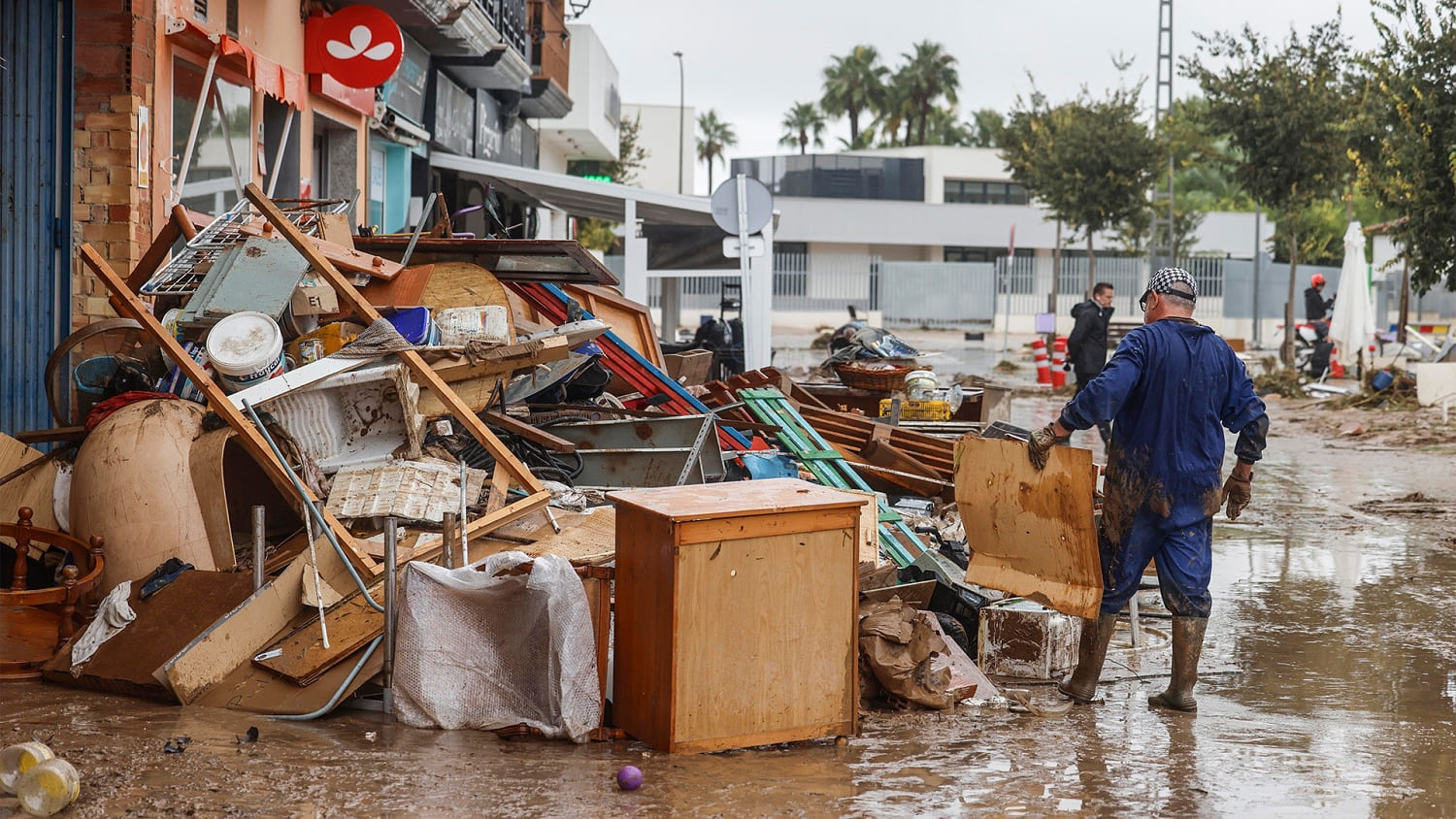 Las lluvias torrenciales dejan al menos cuatro muertos y más de 2,000 evacuados en España