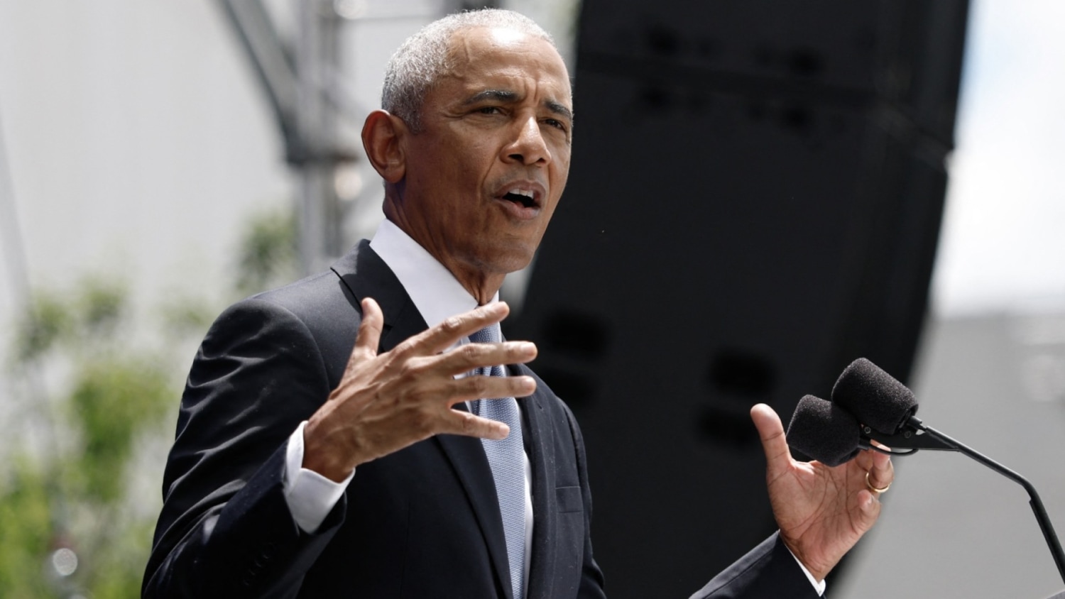 Obama encourages people to not give in to despair in current political climate