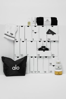 Obsessed with the @alo advent calendar 🤍❄️ Perfect for all your