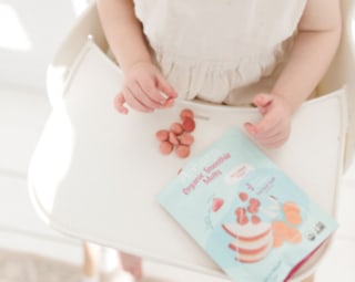 Amara Baby Food Plant-Based Yogurt Melt, Carrot Raspberry