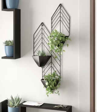 Dayne Iron Wall Planter
