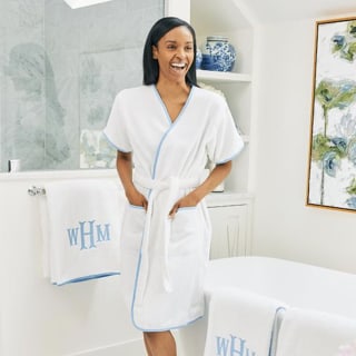 Weezie Short Signature Robe