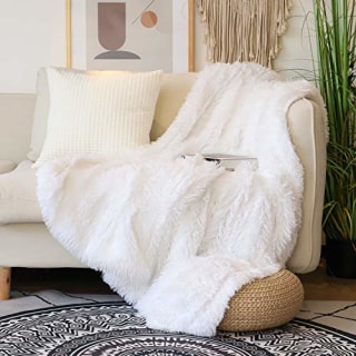 Extra Soft Faux Fur Throw Blanket