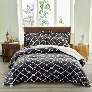 Uozzi Three-Piece Bedding Set