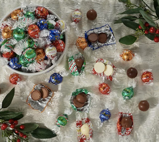 Lindt Lindor 120-Piece Winter Mix Assortment