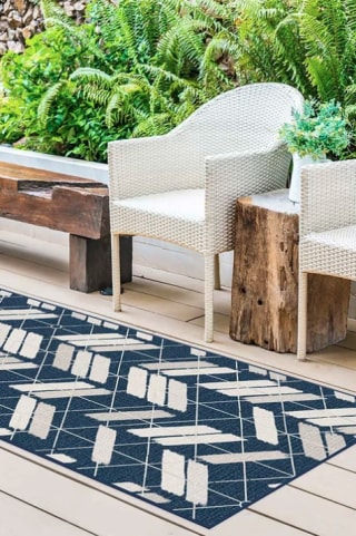 Outdoor Painted Chevron Navy Rug