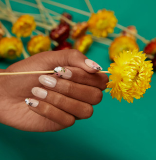 Dashing Diva Sweet Daisy Press-On Nails