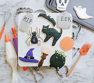 Trick or Treat Deluxe Cookie Decorating Set